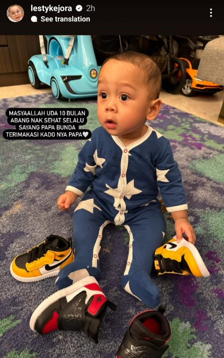 Baby L dapat kado 2 pasang sepatu dari Rizky Billar (Instagram)