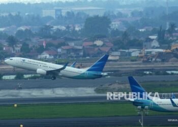 Pesawat Garuda Indonesia lepas landas di Bandara Soekarno Hatta, Tangerang, Banten. (ilustrasi)