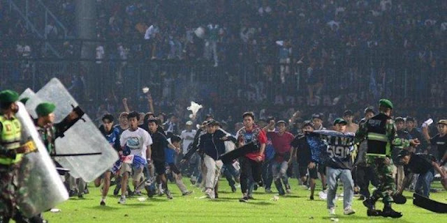 Ngeri, Kesaksian Pelatih Arema FC Lihat Suporter Meninggal Dipelukan Pemain