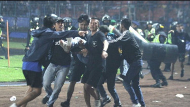 Pelanggaran Tragedi Kanjuruhan Terkuak, Akmal Marhali Beri Peringatan Keras ke PSSI dan LIB