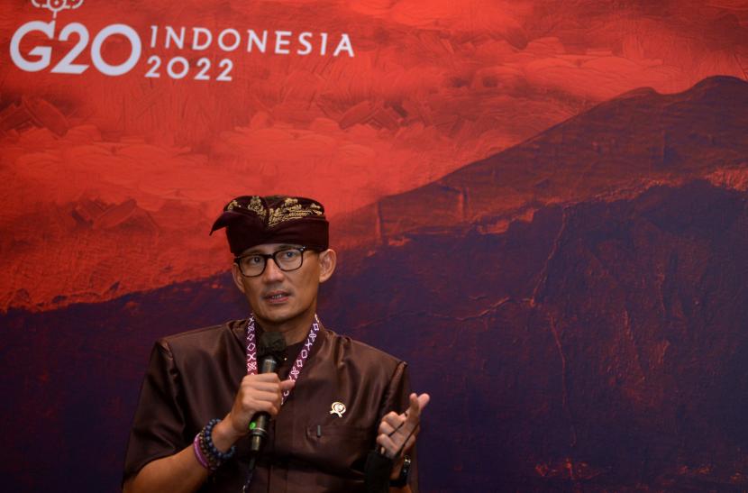 Menteri Pariwisata dan Ekonomi Kreatif Sandiaga Uno menyatakan Indonesia sebagai negara muslim terbesar di dunia seharusnya menjadi aktor kunci dalam industri keuangan syariah.