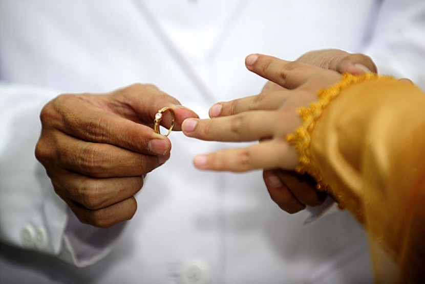 Ilustrasi pernikahan dini. Pernikahan adak di bawah umur dilarang dalam undang-undang India
