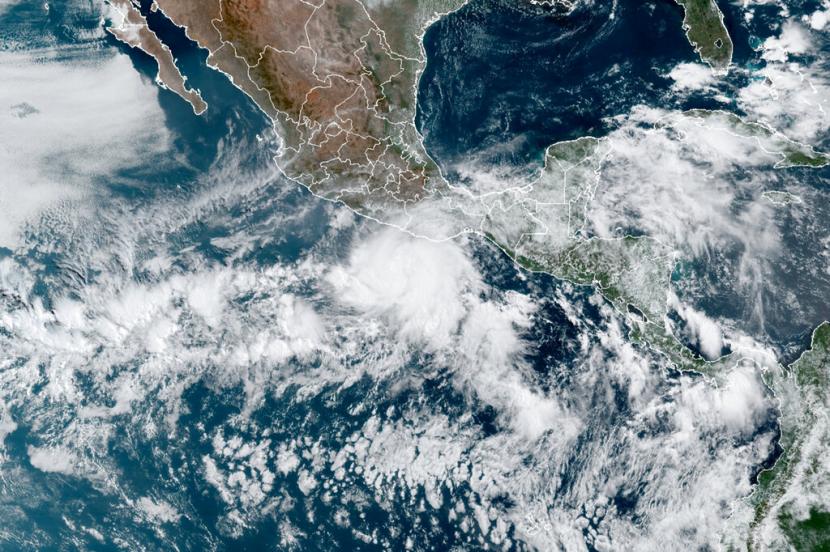 Pihak berwenang Meksiko melaporkan tiga kematian dan kerusakan sedang sebagai akibat Badai Roslyn yang mendarat di Pantai Meksiko