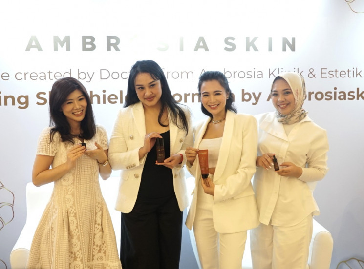 Wika Salim jaadi Brand Ambasador Ambrosiaskin di Hotel Dharmawangsa, Jakarta Selatan, Senin (31/10)
