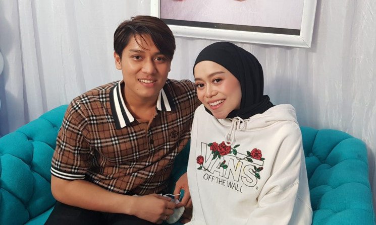 Lesti Kejora dan Rizky Billar membubarkan Leslar Entertainment setelah heboh kasus KDRT. (Ari/tabloidbintang.com)
