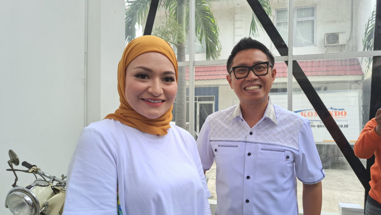 Nathalie Holscher menanggapi somasi yang dilayangkan mantan ART-nya, Wati. (Ari/tabloidbintang.com)