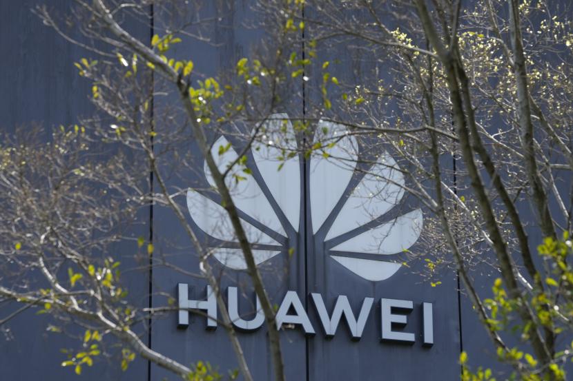  Pemerintah AS melarang penjualan peralatan telekomunikasi baru yang dibuat oleh perusahaan China, termasuk dibuat oleh Huawei Technologies Co.