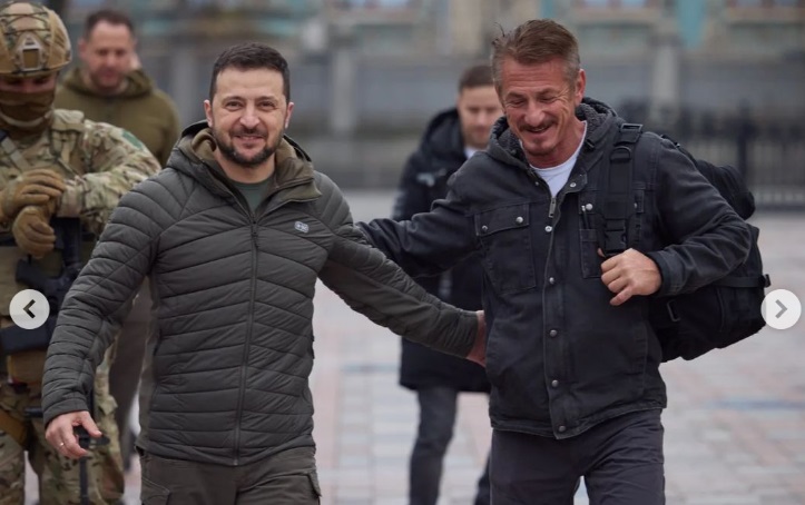 Aktor Sean Penn Berikan Piala Oscar Miliknya ke Presiden Ukraina Volodymyr Zelenskyy