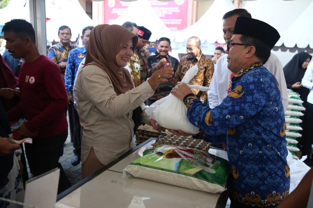 Bakri Siddiq Buka Peukan UMKM dan Pasar Murah di Banda Aceh
