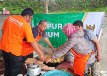 Badan Amil Zakat Nasional (Baznas) mendirikan dapur umum dan dapur air untuk memenuhi kebutuhan warga terdampak gempa di Cianjur, Jawa Barat.