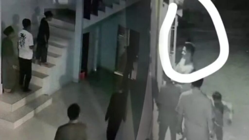 Bikin Ketakutan, Oknum Polisi Todongkan Pistol ke Santri Ponpes Imam Az-Zuhri Gowa Gegara Hal Ini