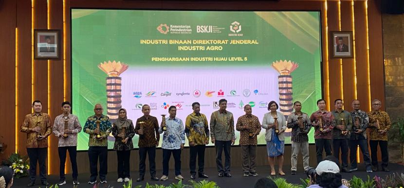 Divisi Bogasari,  anak usaha PT Indofood Sukses Makmur Tbk meraih penghargaan Industri Hijau Kinerja Terbaik dari Kementerian Perindustrian RI