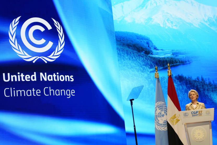 Presiden Komisi Eropa Ursula von der Leyen, berbicara pada KTT Iklim PBB COP27, Selasa, 8 November 2022, di Sharm el-Sheikh, Mesir.