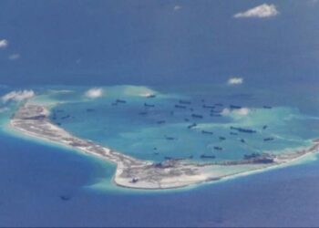 Militer China mengatakan kapal jelajah Amerika Serikat (AS)