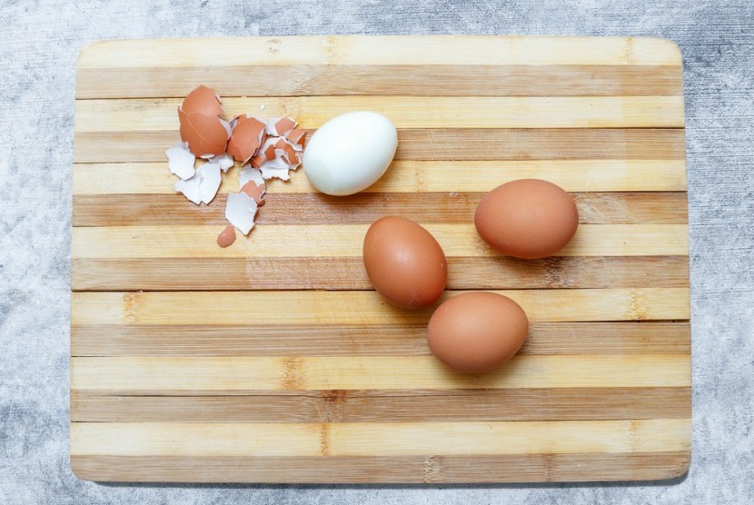 Telur rebus (Ilustrasi). Di Indonesia berkembang mitos yang melarang orang makan telur, ikan, dan ayam pascaoperasi.