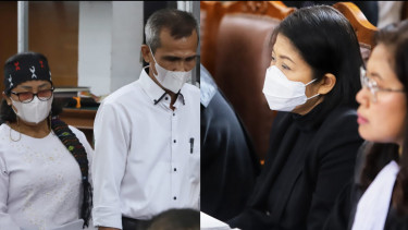 Rosti Simanjuntak bersama Samuel Hutabarat, Ibu dan Ayah Yosua Hutabarat atau Brigadir J (kiri) dihadirkan pada sidang kasus pembunuhan berencana yang dilakukan oleh terdakwa Ferdy Sambo dan Istrinya Putri Candrawathi (kanan). FOTO/Net