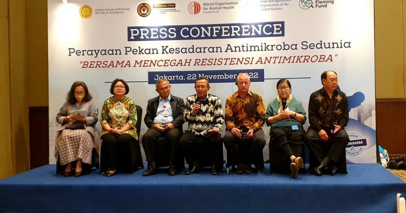 Diskusi dalam rangka memperingati Pekan Perayaan Kesadaran Antimikroba Sedunia yang jatuh pada tanggal 18-24 November 2022.