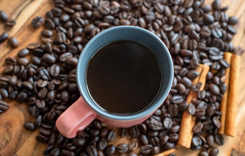 Penambahan kayu manis ke dalam kopi membuat kopi jadi nikmat dan lebih menyehatkan. (ilustrasi)