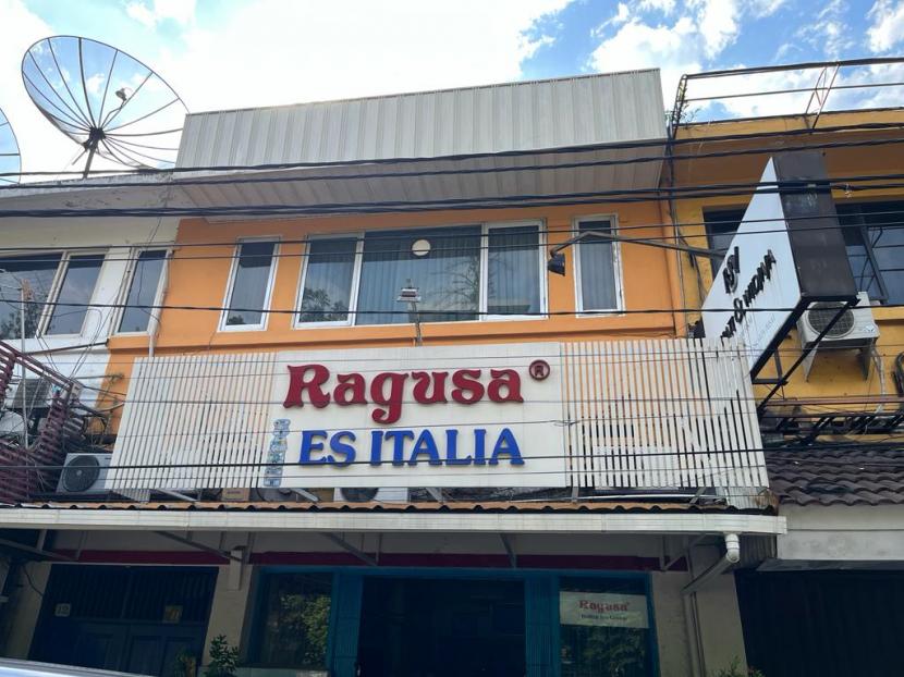 Kuliner legendaris es krim Ragusa Es Italia di Gambir, Jakarta Pusat.