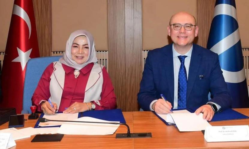 Kampus Digital Bisnis Universitas Nusa Mandiri (UNM) menjalin kerja sama internasional dengan Anadolu University, Turkey. Kerja sama ini ditandai dengan penandatanganan memorandum of understanding (MoU), pada Jumat (4/11/2022) lalu.