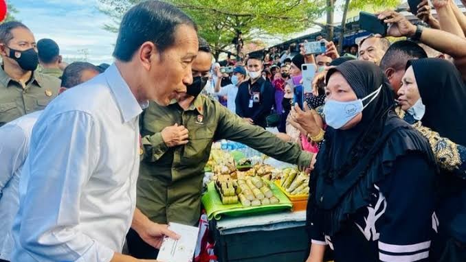 Jokowi Kaget Harga Minyak Goreng dan Tempe Naik, Wargnet: Udah Mau Selesai 2 Periode, Kok Kaget Terus?