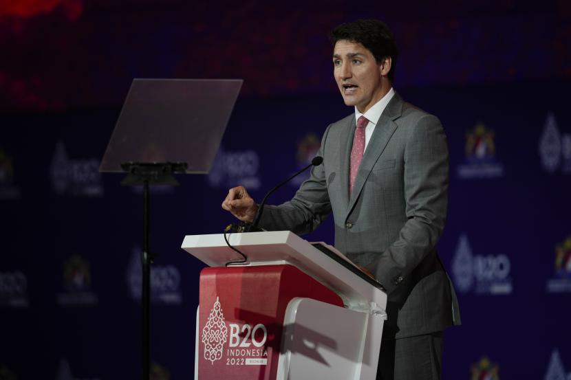 Kanada memutuskan memberi Ukraina tambahan bantuan militer senilai 500 juta dolar AS. Perdana Meneteri Kanada Justin Trudeau dari Bali menghadiri KTT G20 juga mengumumkan tambahan 23 orang Rusia ke daftar sanksinya.