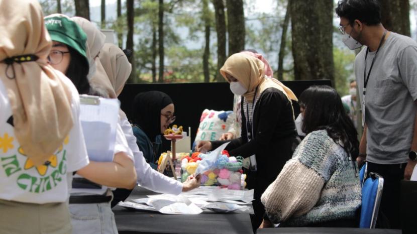 Politeknik Pariwisata NHI Bandung, sukses menggelar kegiatan InHeal Fest atau Intimate Healing Festival di Treetop Cikole Jayagiri, Lembang, Bandung akhir pekan lalu.