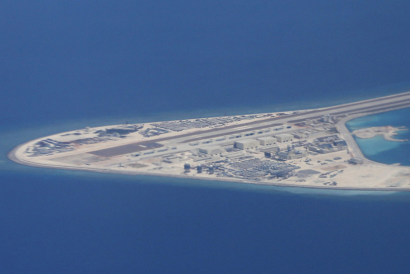 Pangkalan militer Cina di Pulau Spratly