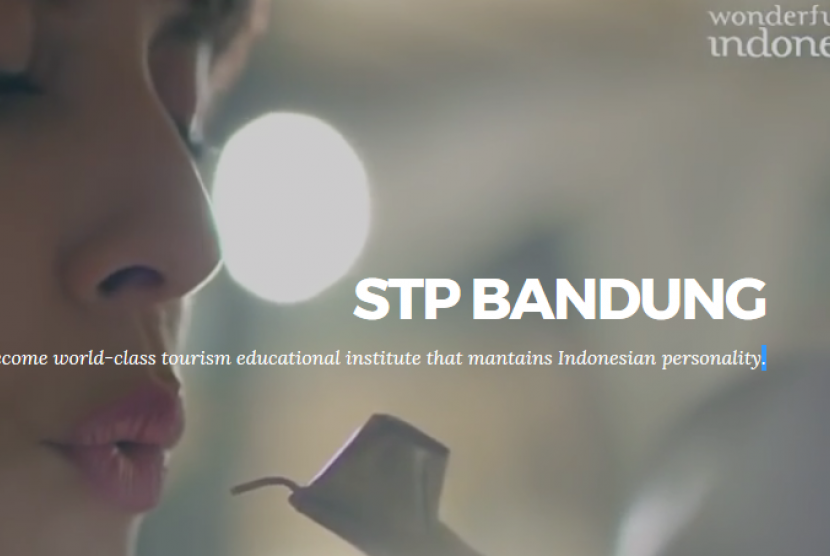 STP NHI Bandung. Menparekraf Sandiaga Uno mengeklaim kampus NHI di Dayeuhkolot jadi terbesar di dunia.