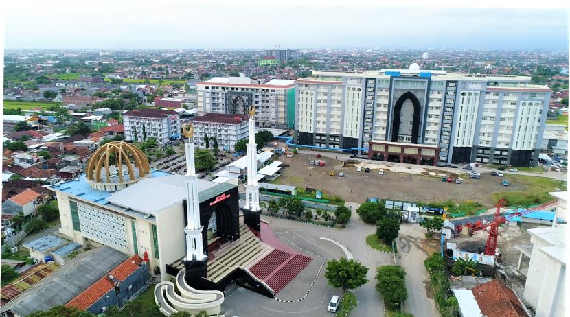 Universitas Ahmad Dahlan (UAD) menduduki peringkat pertama nasional sebagai penerima Program Intensif Pengabdian Terintegrasi dengan MBKM Berbasis Indikator Kinerja Utama (IKU) bagi perguruan tinggi swasta (PTS) 2022.          Tampak Kampus utama UAD Yogyakarta.