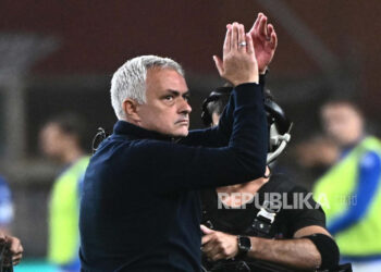 Pelatih Roma Jose Mourinho.