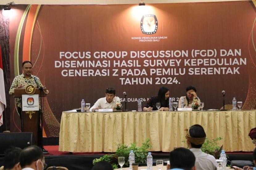 Ketua Perkumpulan Kader Bangsa, Dimas Oky Nugroho menjadi pembicara di FGD yang diadakan KPU Provinsi Bali di di Nusa Dua, Kabupaten Badung, Senin (28/11/2022). 
