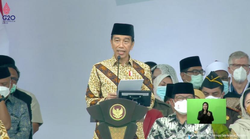 Presiden Joko Widodo (Jokowi) membuka Muktamar ke-48 Muhammadiyah dan Aisyiyah di Stadion Manahan, Kota Surakarta, Jawa Tengah, Sabtu (19/11/2022).