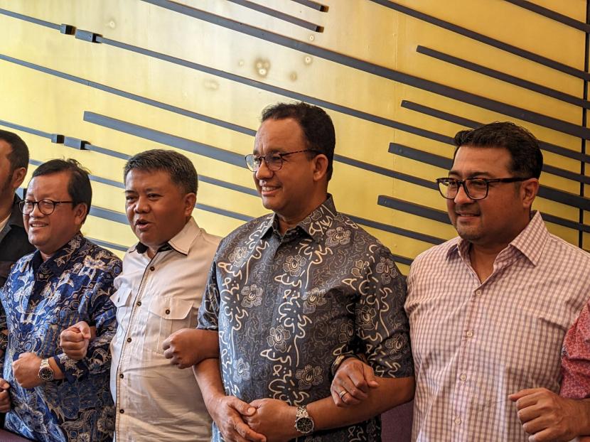 Tim kecil Partai Nasdem, Partai Demokrat, dan PKS bersama bakal calon presiden Anies Baswedan menggelar pertemuan di Restoran Pgi Sore, Jakarta, Jumat (18/11).