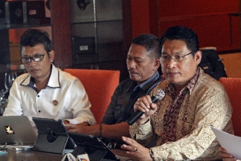 Wakil Ketua LPSK Edwin Partogi Pasaribu (kiri).