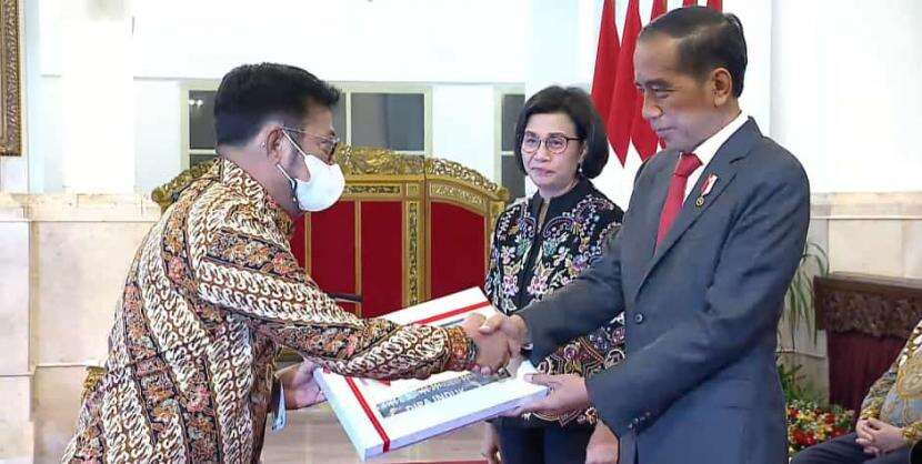 Menteri Pertanian Syahrul Yasin Limpo secara simbolis menerima DIPA 2023. FOTO/Kementan