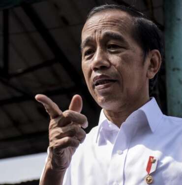 Presiden Joko Widodo (Jokowi) mengingatkan seluruh pihak agar berhati-hati dalam menyelenggarakan pemilu serentak 2024 nanti. Di tengah kondisi ketidakpastian ekonomi global dan juga upaya pemulihan ekonomi nasional, ia menekankan pentingnya untuk menjaga stabilitas politik nasional. FOTO/REPUBLIKA/ABDAN SYAKURA