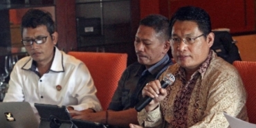 Wakil Ketua LPSK Edwin Partogi Pasaribu (kiri).