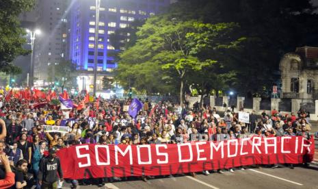 Polisi Brasil Tahan Ribuan Pendukung Bolsonaro yang Melakukan Unjuk Rasa