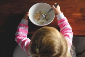 Kiat Penuhi Asupan Gizi Anak, Pola Makan Teratur dan Camilan Sehat