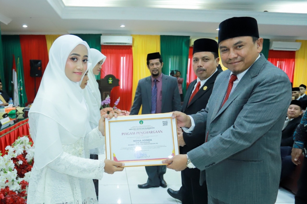 137 Lulusan FAH UIN Ar-Raniry di Yudisium, Dekan Ingatkan Pentingnya Integritas