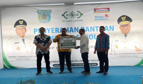 LAZISNU Salurkan Donasi Pelanggan Indomaret untuk Sekolah di Sorong Papua