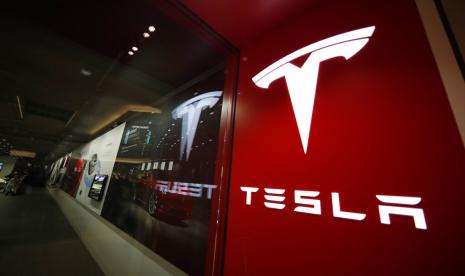 Pemilik Tesla di China Tuntut Potongan Harga