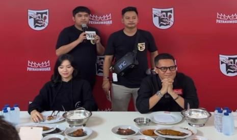 Lomba Makan Nasi Padang Zee JKT48 Lawan Arief Muhammad, Siapa Pemenangnya?