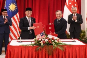 Anwar Ibrahim Bahas Isu Perbatasan dan Keamanan Saat Bertemu Lee Hsien Loong