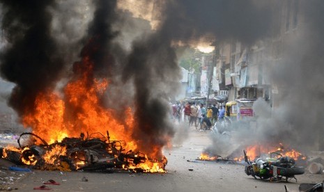 India Protes Film Dokumenter BBC Tentang Kerusuhan Gujarat 2002