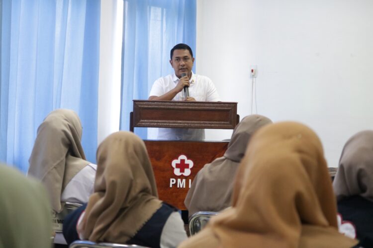 Wakil Ketua I PMI Kota Banda Aceh, Teuku Nanta Muda saat membuka pelatihan Fasilitator di Aula UDD PMI Kota Banda Aceh. FOTO/Net