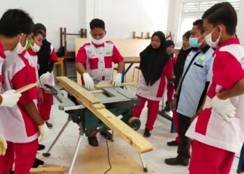 Siswa SMKN Bandar Baru sedang praktik lapangan. FOTO/Dok. Disdik Aceh