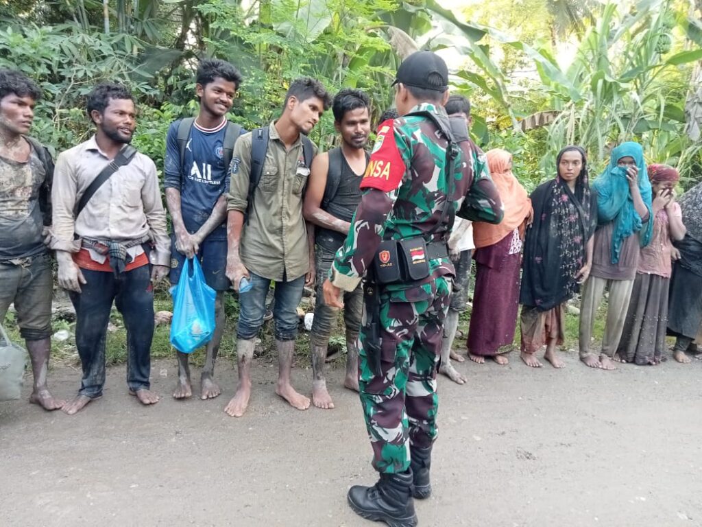21 imigran etnis Rohingya mendarat di Pantai Gampong Padang Kawa, Kecamatan Tangan-tangan, Kabupaten Aceh Barat Daya (Abdya). FOTO/Net