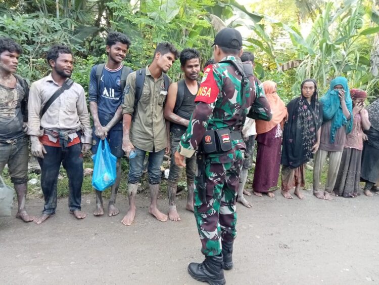 21 imigran etnis Rohingya mendarat di Pantai Gampong Padang Kawa, Kecamatan Tangan-tangan, Kabupaten Aceh Barat Daya (Abdya). FOTO/Net